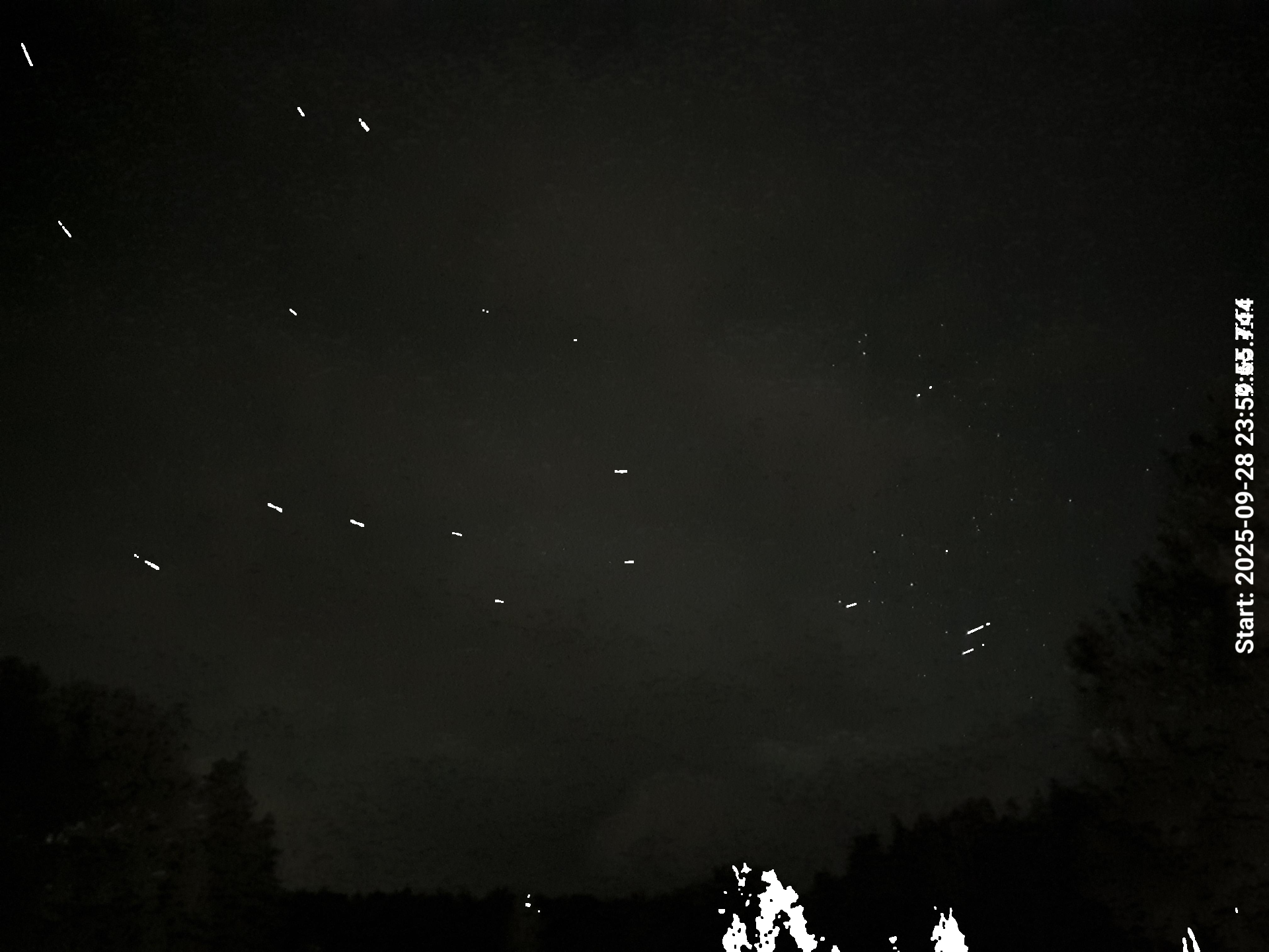 objects_20250929_20250929_0000-0010_max40_p50_s33_overlay_on_first.png