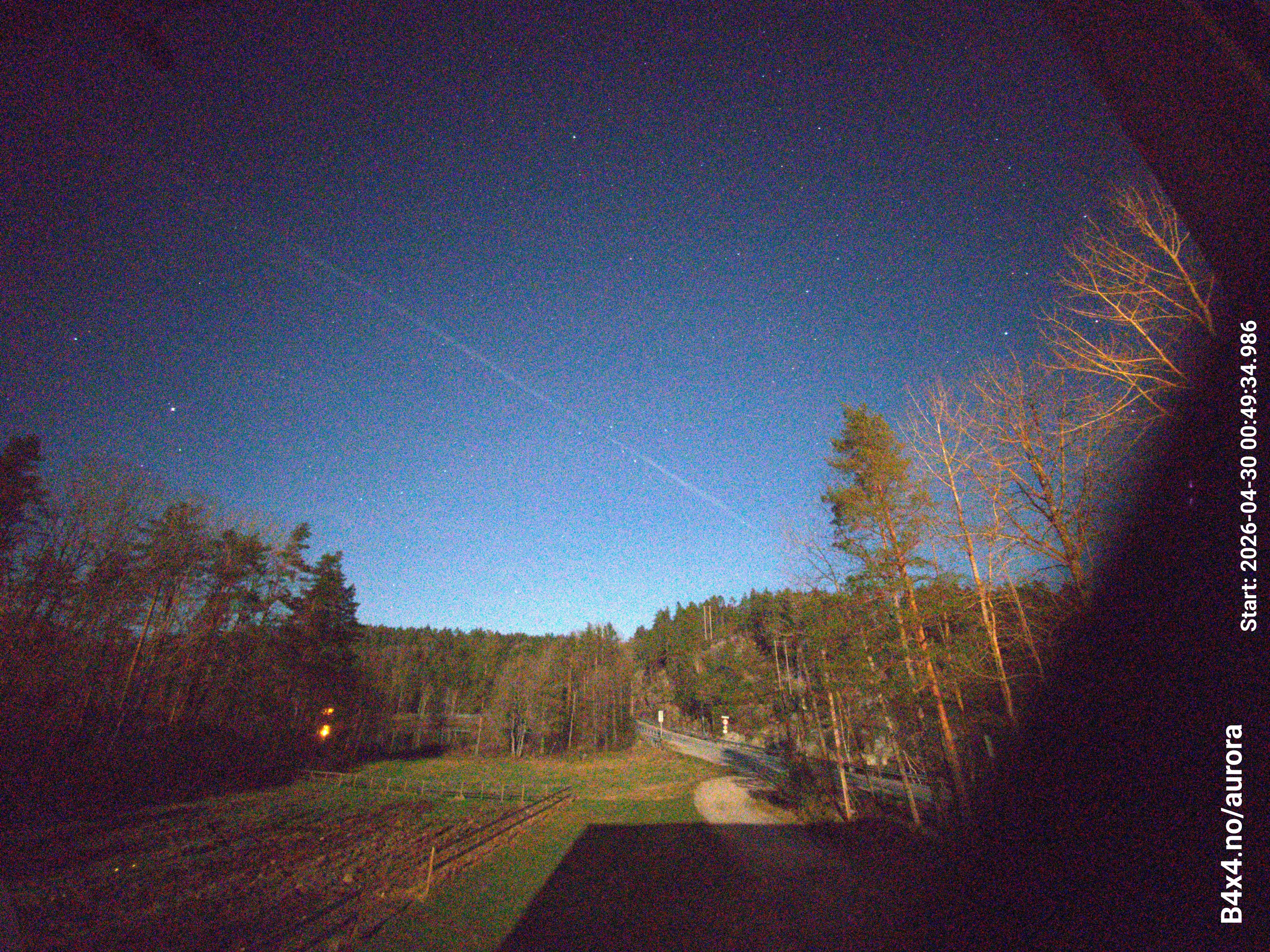 aurle_20260430_004953_lys70_star50_KPX_ISO1000_Lukker15.jpg