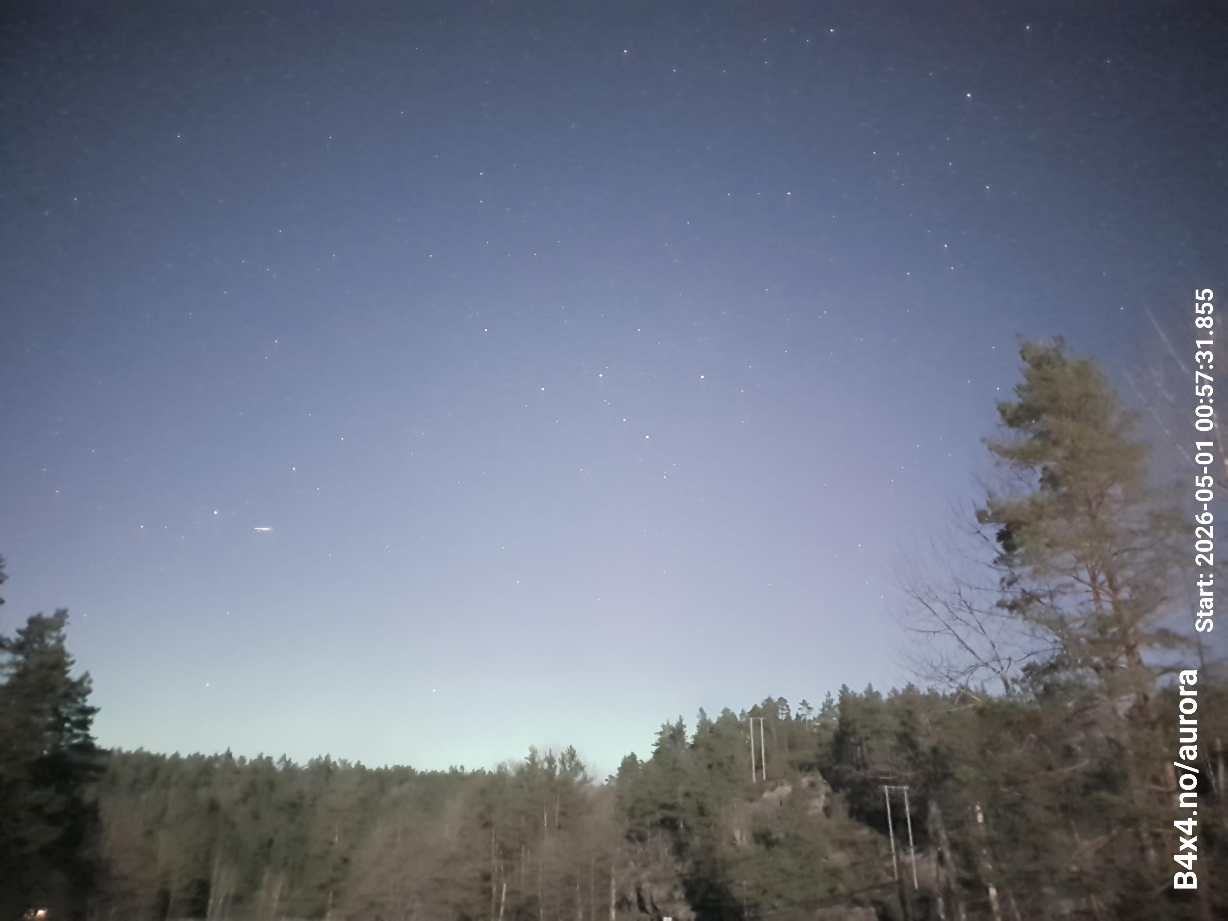 aurle_20260501_005748_lys117_star50_KPX_ISO1000_Lukker15.jpeg