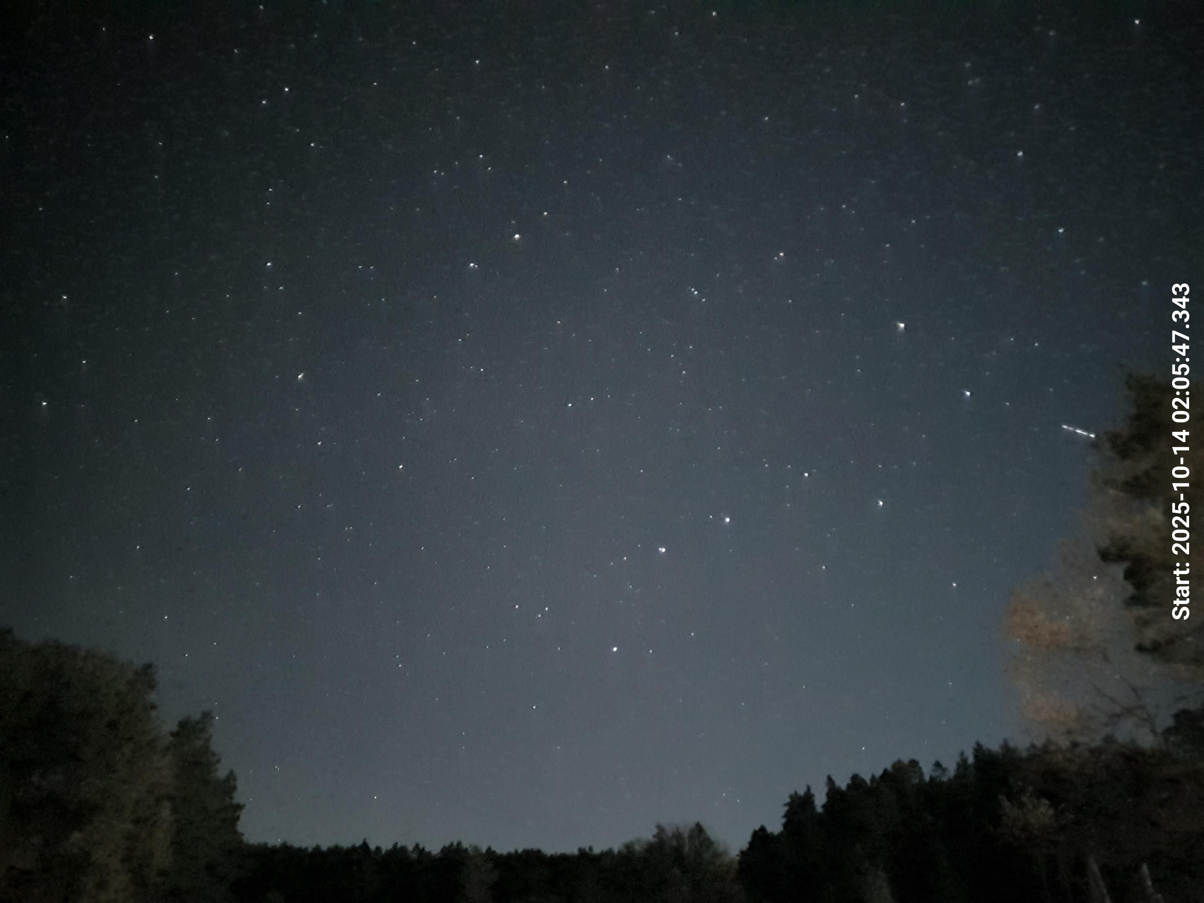 skyle_20251014_020556_lys51_star50_KP02_ISO2500_Lukker8.jpeg